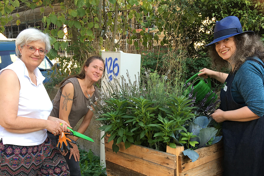 Essbare Stadt Köln Weiden: Dagmar Hellriegel (Seniorennetzwerk), Tanja Gharbi (Jugendzentrum) und Sonja Eisenbeiß (Sprachspinat und Ausschuss essbare Stadt)