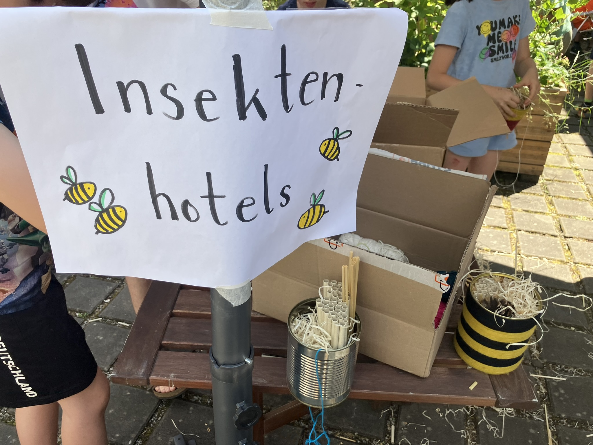 Insektenhotel-Station beim BNE-Aktionstag im Kölner ZfL-Garten