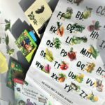 Bücher und Gemüsealphabet-Plakat für den Lesementoring-Workshop