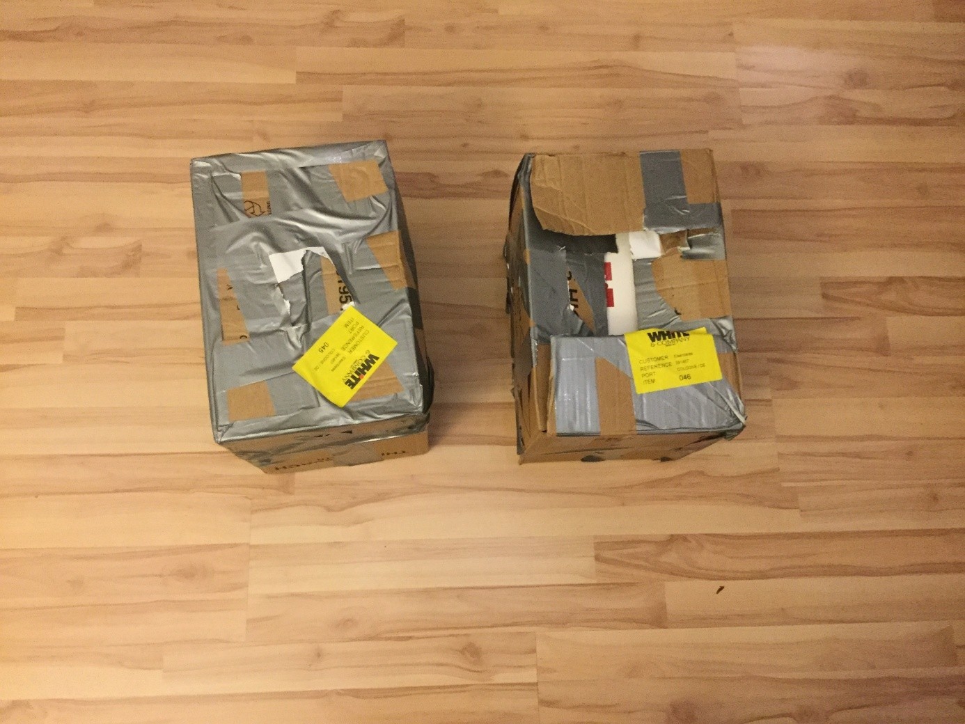 Hocker aus Altpapier, Flauschmatten und Klettbändern aus dem "Language in a Bag"-Toolkit