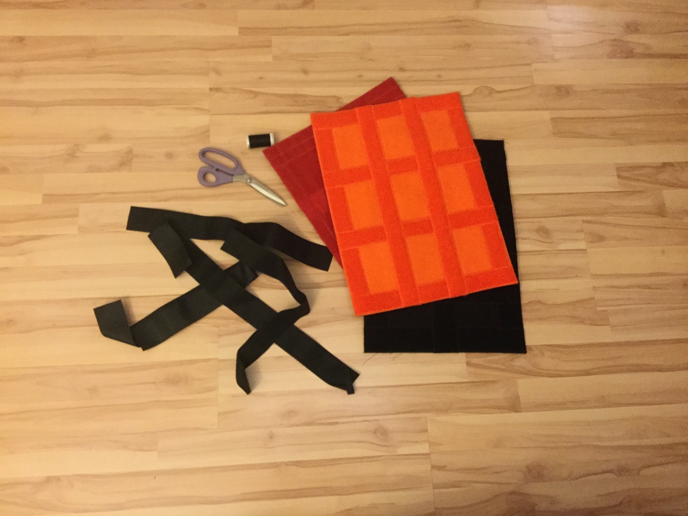 Ein Bild, das Boden, orange, Fußboden, Im Haus enthält. KI-generierte Inhalte können fehlerhaft sein.