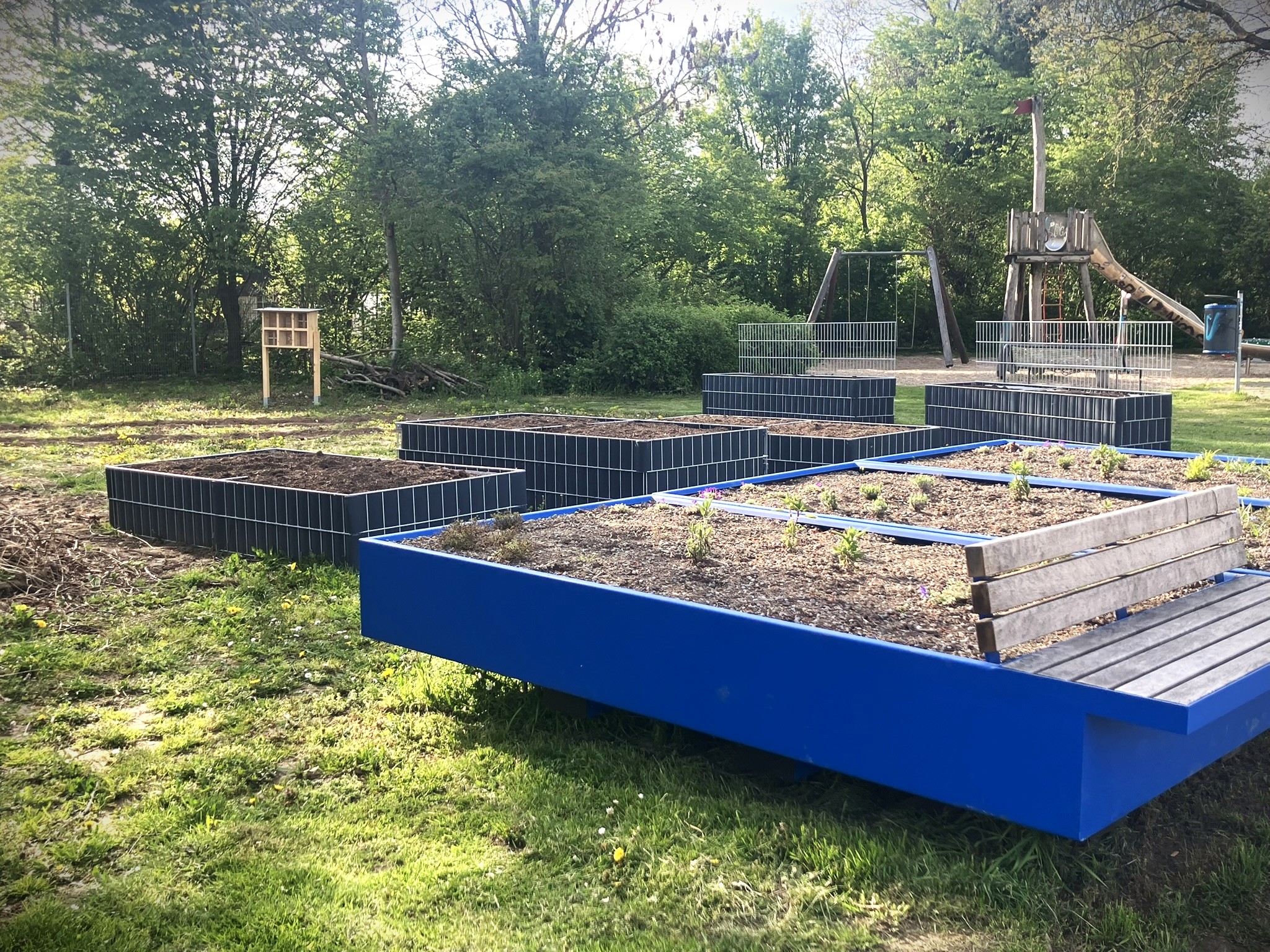 Neu angelegte Hochbeete im Sprachnaschgarten Duisburg